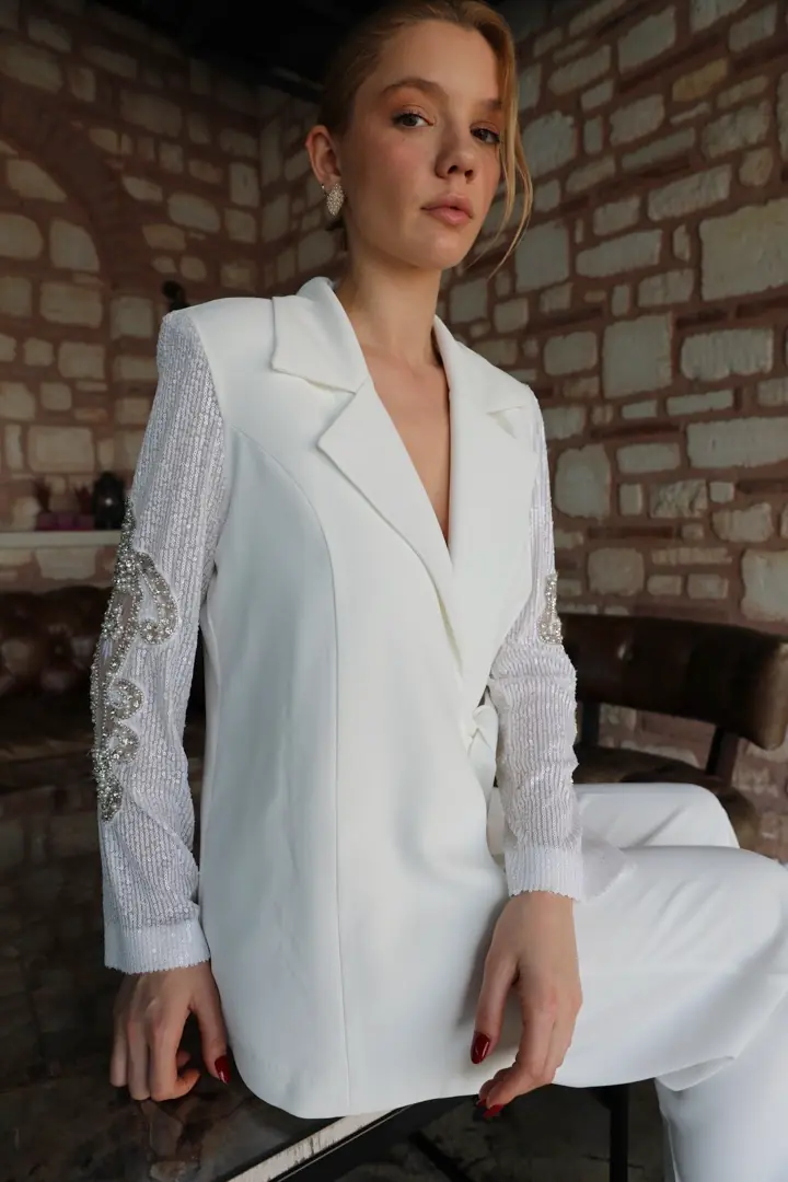 90437 Kolu İşlemeli Ceket
